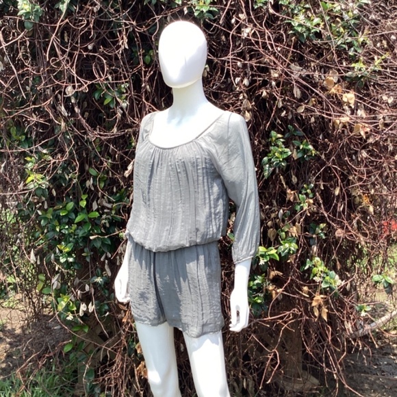 SOFIA By Sofia Vergara Italian Made Smoke Gray Silk Blend Lined Short Romper - Picture 6 of 9